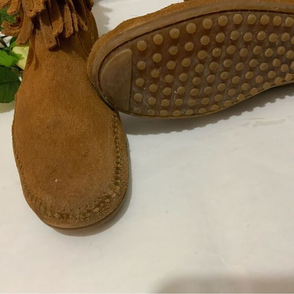 MINNETONKA Women’s Double Fringe Side Zip Ankle Boot Moccasin Dusty Brown 7.5 - Picture 7 of 13